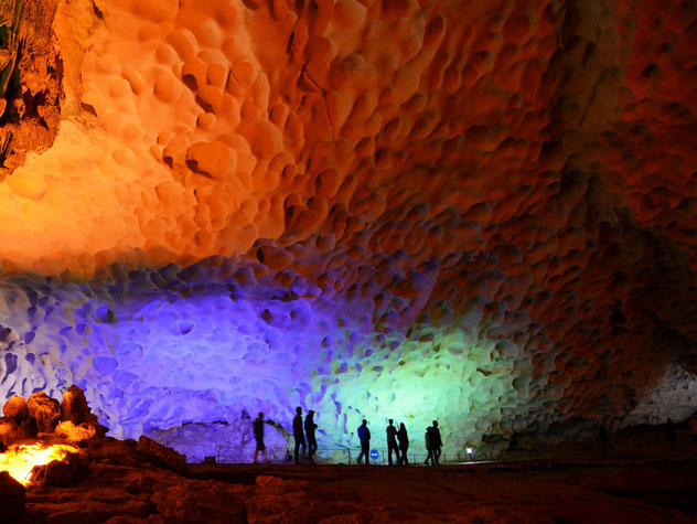 Sung Sot Cave - Paradise Cruises - Destinations