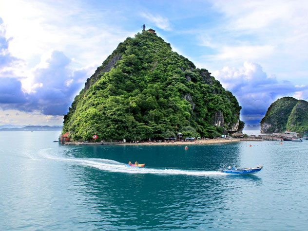 Titop Island - Paradise Cruises - Destinations